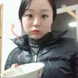 娱乐吃瓜老奶奶视频,老奶奶吃瓜视频背后的故事